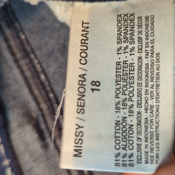 Gloria Vanderbilt women's jean shorts. Elastic waist. Rhinestones. Size 18. - Picture 4 of 7